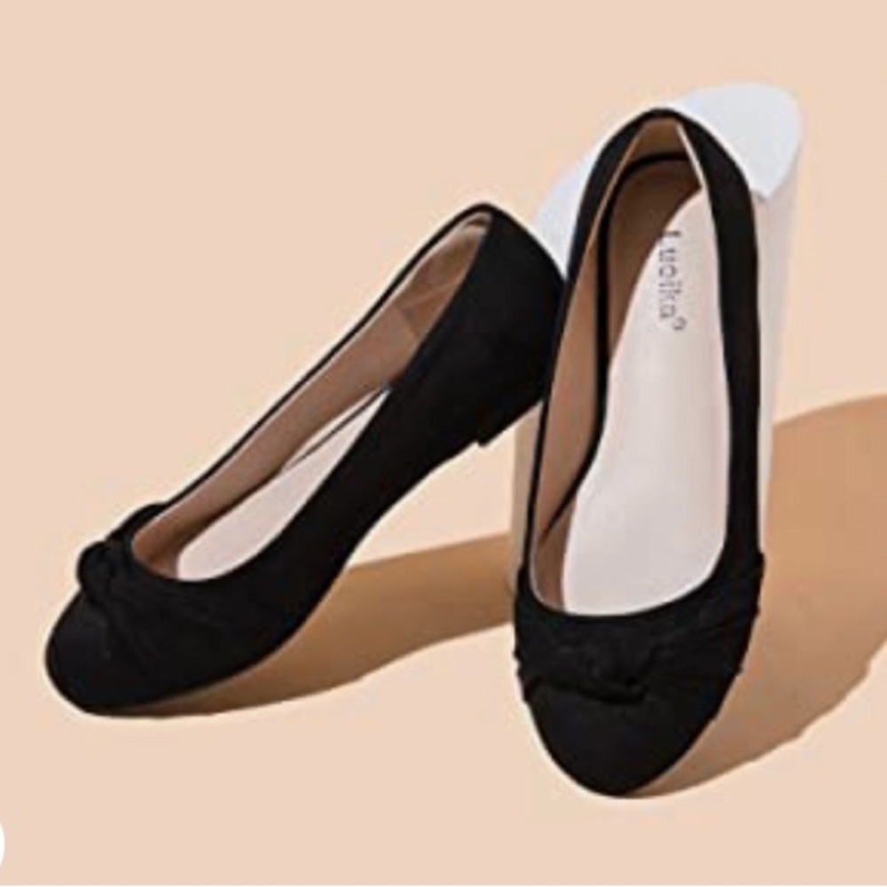 NWOT Luoika Ladies Shoes Size 8 Wide